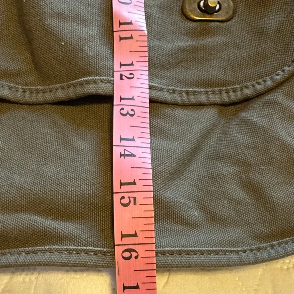 Olive Canvas Messenger Bag - Classic Outdoor Style